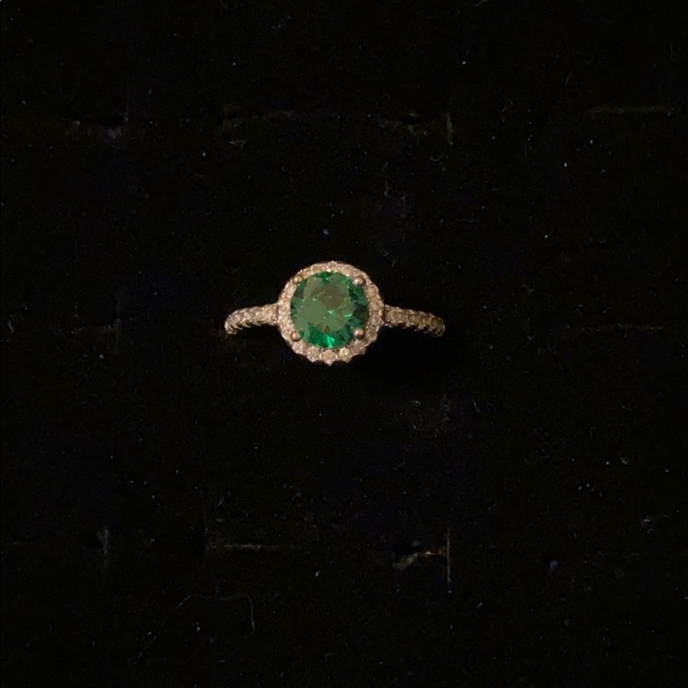 Green round ring